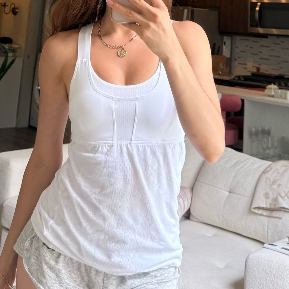 Lululemon Running Tank Women's Size 4
White Pockets Athletic Racerback S